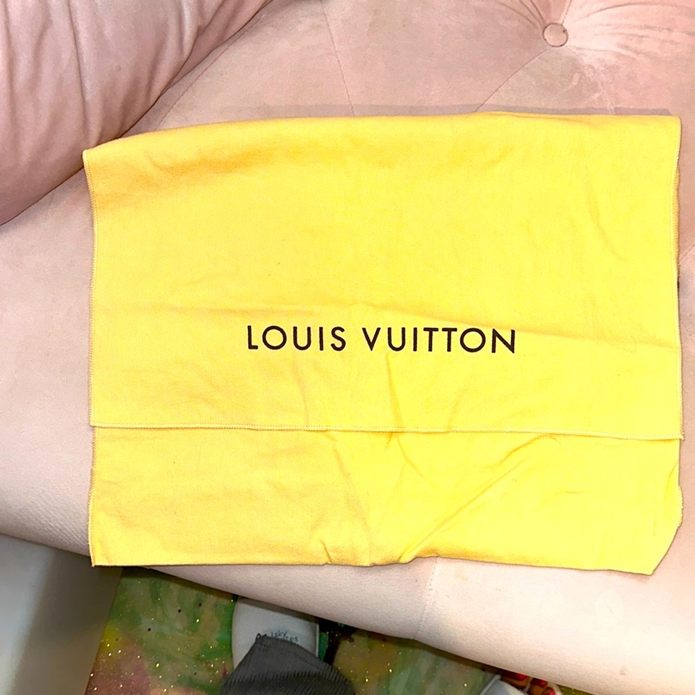 LV DUSTER MEDIUM